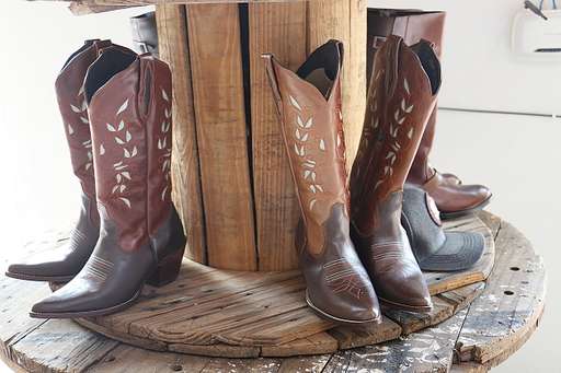 Margarida Modas muda de endereço e aposta em coleção feminina e moda country masculina - Imagem da galeria de imagens