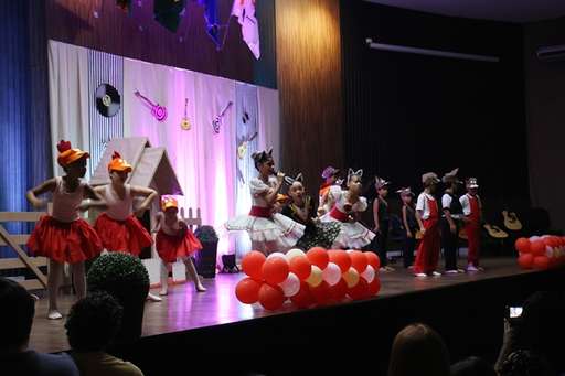 Emoção, musicalidade e arte na apresentação de crianças e adolescentes da Apascentar - Imagem da galeria de imagens