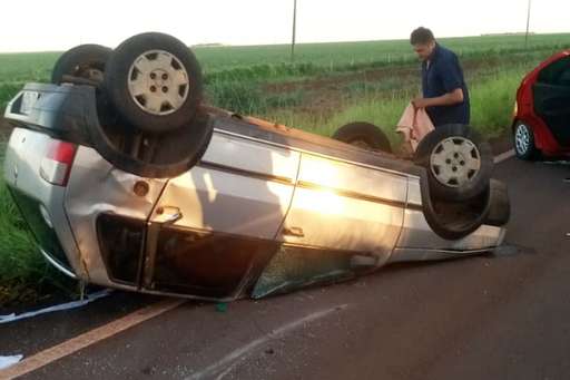 Em menos de 24 horas, Polícia Rodoviária registra 3 capotamentos na BR-060 - Imagem da galeria de imagens
