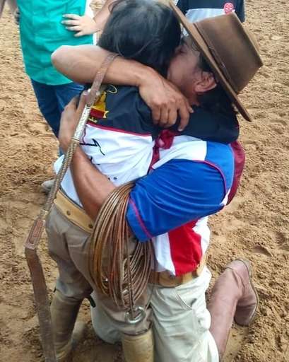 Alcindinho Neto é campeão na categoria Laço Piazito do 33º Rodeio Internacional de Vacaria/RS - Imagem da galeria de imagens