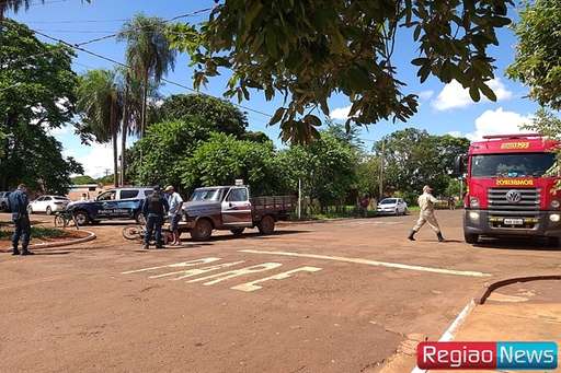 Motorista sem habilitação invade preferencial, provoca colisão em que motociclista teve fratura exposta - Imagem da galeria de imagens