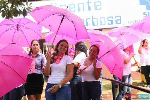 Outubro Rosa: Mulheres que venceram o câncer são homenageadas no Hospital Elmiria Silvério Barbosa - Imagem da galeria de imagens