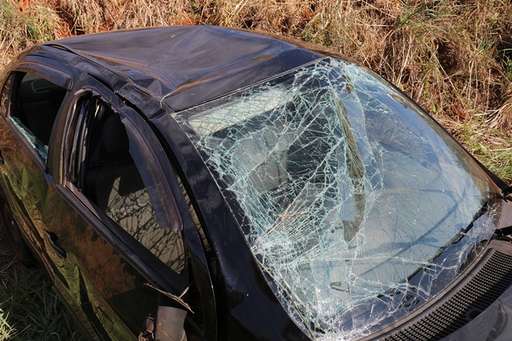 Motorista perde a direção de veículo e capota na BR-060 - Imagem da galeria de imagens
