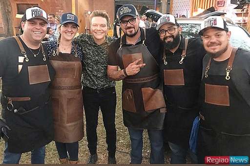 Sidrolandense trocou eventos pela cozinha e se tornou churrasqueiro de famosos da TV Globo - Imagem da galeria de imagens
