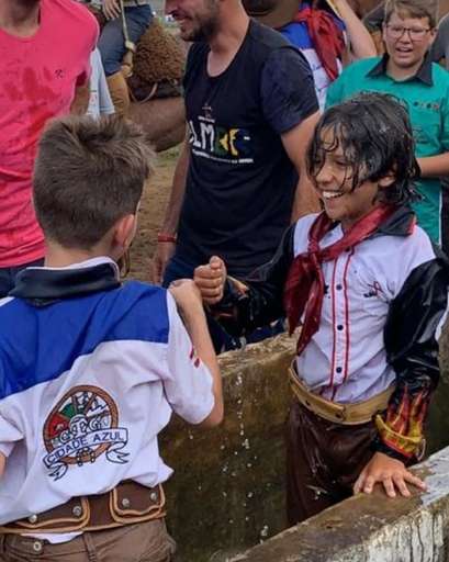Alcindinho Neto é campeão na categoria Laço Piazito do 33º Rodeio Internacional de Vacaria/RS - Imagem da galeria de imagens