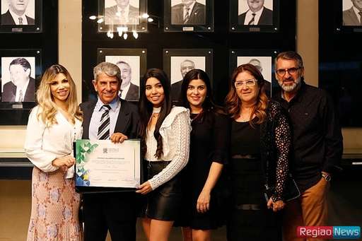 Daltro recebe título com outras 45 personalidades homenageadas nos 40 anos da Assembleia - Imagem da galeria de imagens