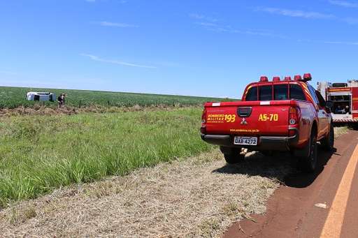 Passageiro sem cinto de segurança morreu ao ser jogado para fora de veículo que capotou na BR-060 - Imagem da galeria de imagens
