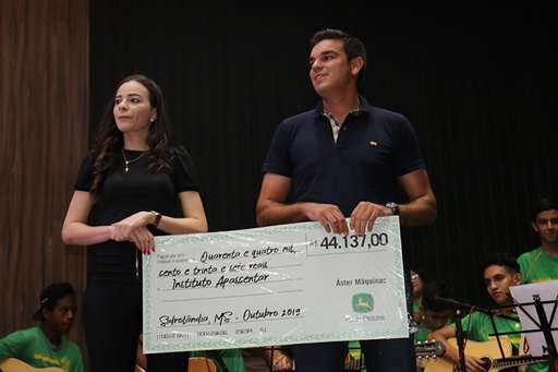 Emoção, musicalidade e arte na apresentação de crianças e adolescentes da Apascentar - Imagem da galeria de imagens