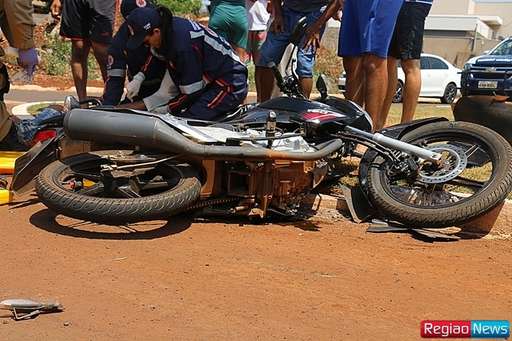 Acidente deixa motociclista ferido na rotatória da Aquidaban - Imagem da galeria de imagens