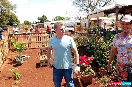 Luciano Huck em Sidrolândia para entrevistar garoto inventor - Imagem da galeria de imagens
