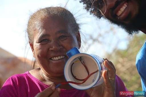 História de garoto inventor atraiu ONG que instalou energia solar na comunidade - Imagem da galeria de imagens