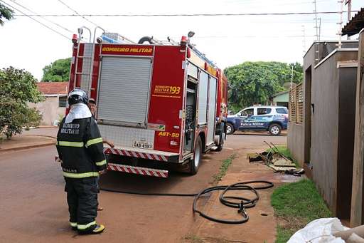 Princípio de incêndio em residência mobiliza Bombeiros no São Bento - Imagem da galeria de imagens