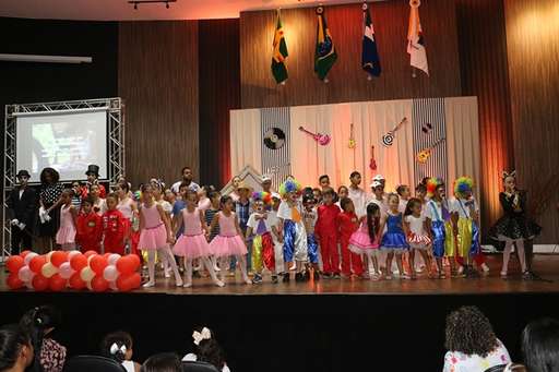 Emoção, musicalidade e arte na apresentação de crianças e adolescentes da Apascentar - Imagem da galeria de imagens