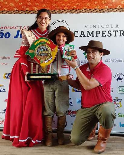 Alcindinho Neto é campeão na categoria Laço Piazito do 33º Rodeio Internacional de Vacaria/RS - Imagem da galeria de imagens