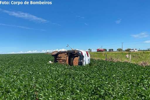 Passageiro sem cinto de segurança morreu ao ser jogado para fora de veículo que capotou na BR-060 - Imagem da galeria de imagens