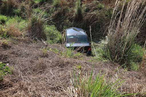 Motorista perde a direção de veículo e capota na BR-060 - Imagem da galeria de imagens