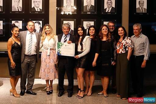 Daltro recebe título com outras 45 personalidades homenageadas nos 40 anos da Assembleia - Imagem da galeria de imagens