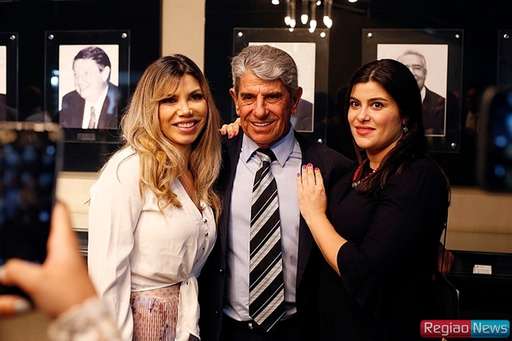 Daltro recebe título com outras 45 personalidades homenageadas nos 40 anos da Assembleia - Imagem da galeria de imagens