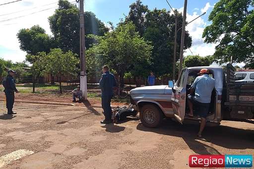 Motorista sem habilitação invade preferencial, provoca colisão em que motociclista teve fratura exposta - Imagem da galeria de imagens