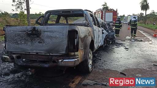 Veículos pegam fogo e homem morre carbonizado em acidente na BR-060 em Sidrolândia - Imagem da galeria de imagens