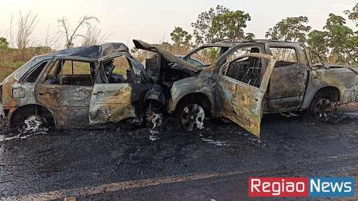 Veículos pegam fogo e homem morre carbonizado em acidente na BR-060 em Sidrolândia - Imagem da galeria de imagens