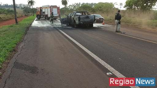 Veículos pegam fogo e homem morre carbonizado em acidente na BR-060 em Sidrolândia - Imagem da galeria de imagens