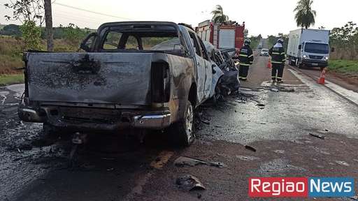 Veículos pegam fogo e homem morre carbonizado em acidente na BR-060 em Sidrolândia - Imagem da galeria de imagens