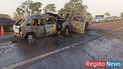 Veículos pegam fogo e homem morre carbonizado em acidente na BR-060 em Sidrolândia - Imagem da galeria de imagens