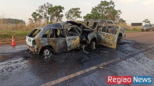 Veículos pegam fogo e homem morre carbonizado em acidente na BR-060 em Sidrolândia - Imagem da galeria de imagens
