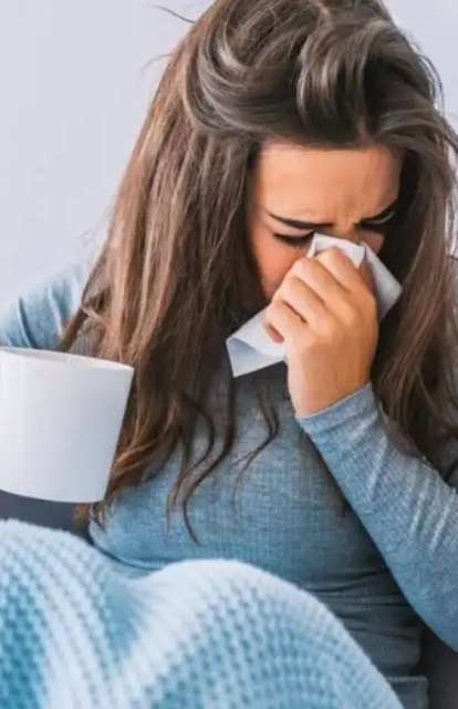 Nova variante acende alerta, mas não indica doença mais grave, dizem especialistas