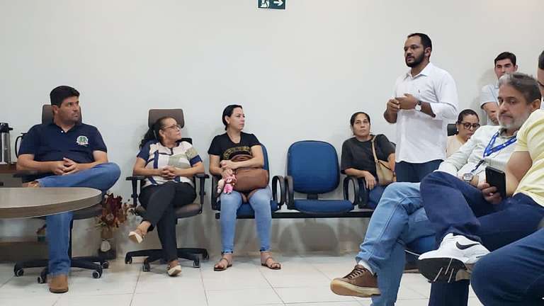 Prefeito bate-boca com vereador, e secretária coloca cargo à disposição em mesa redonda