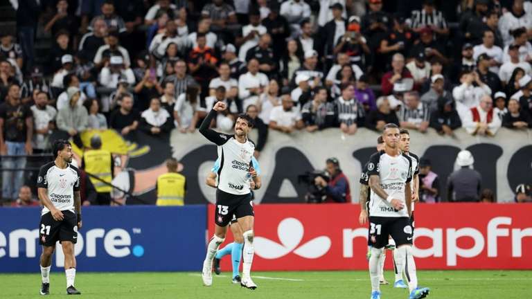 Corinthians derrota Santa Fe e segue com 100% de aproveitamento na Libertadores