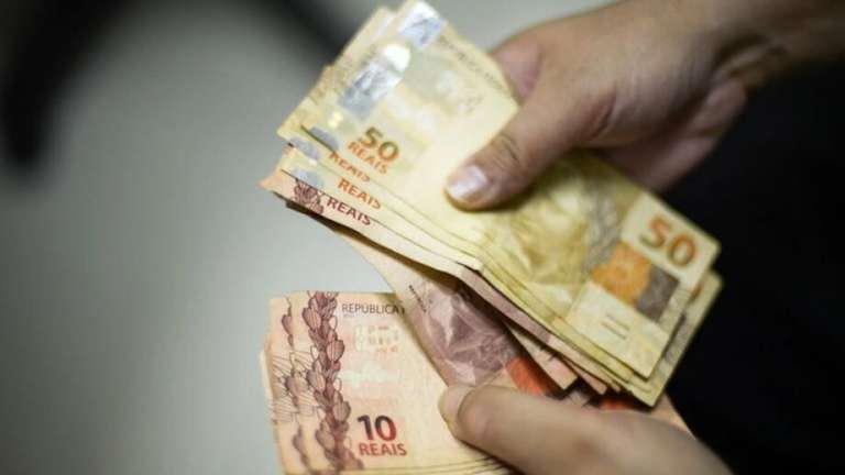 Governo propõe salário mínimo de R$ 1.717 em 2027