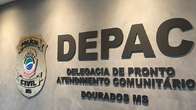 Homem descumpre ordem judicial e destrói bens, carro e imóveis da ex