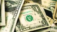 Dólar encerra em leve baixa, em sintonia com movimento global