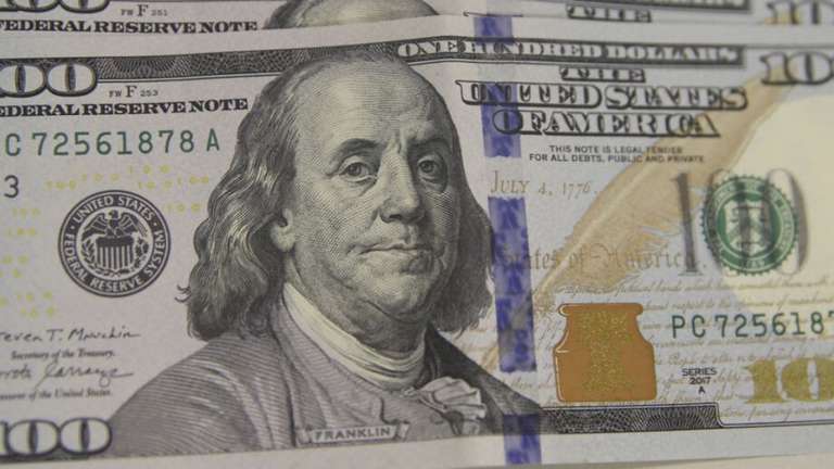 Dólar fecha em alta de 0,92%, cotado a R$ 5,21, com o cenário externo pressionando