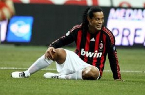Ronaldinho custaria 12% da receita para brasileiros