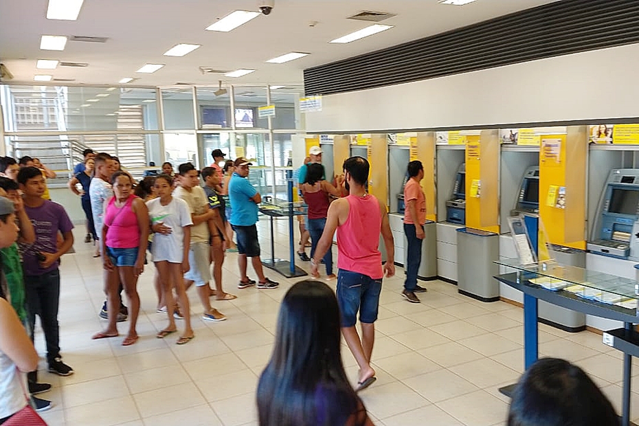 Trabalhadores da Seara enfrentam fila para sacar 13Âº no Banco do Brasil
