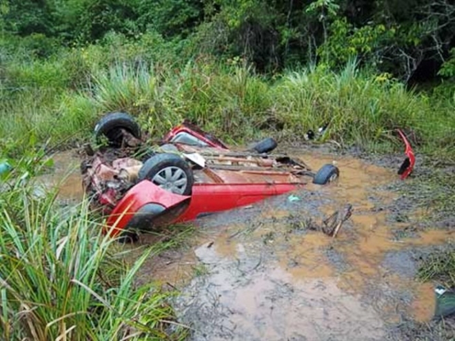 VÃ­tima de capotamento na MS 382 Ã© salva por PM e populares