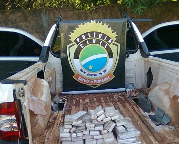 PolÃ­cia encontra 27 kg de maconha em carroceria de pick-up