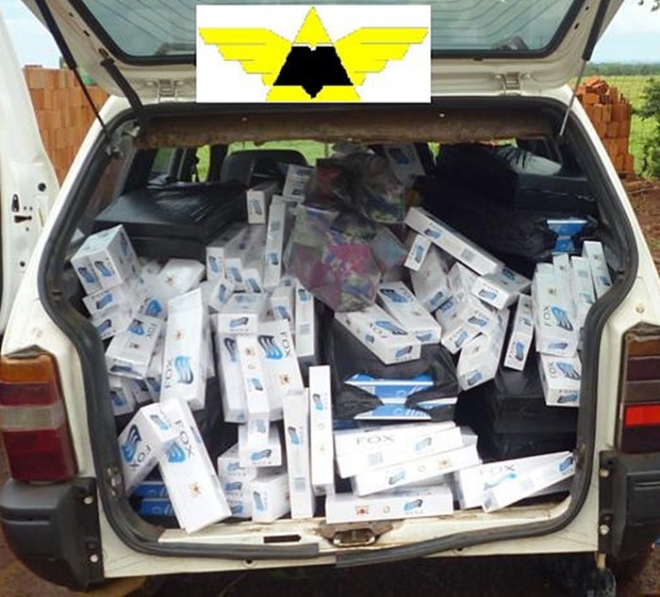 Policia apreende carro abarrotado de cigarros contrabandeados