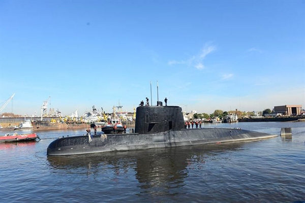 Busca por submarino argentino detecta sinal importante no fundo do mar