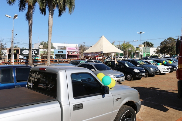FeirÃ£o comercializa 30 carros seminovos com condiÃ§Ãµes especiais em SidrolÃ¢ndia