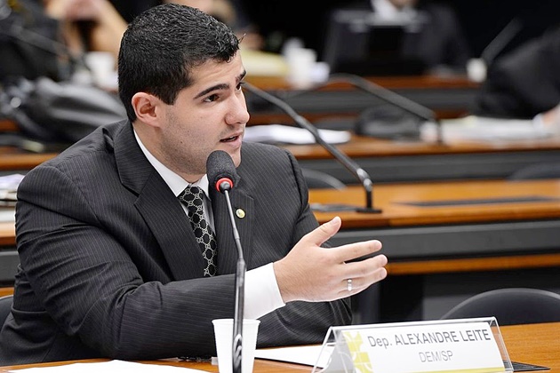 Após acordo, relator decide manter em 25 anos a idade mÃnima para posse de armas