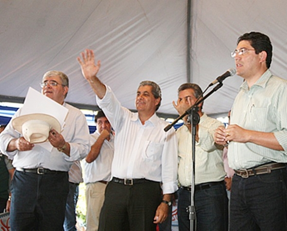 Governador participa das comemoraÃ§Ãµes de aniversÃ¡rio de Maracaju
