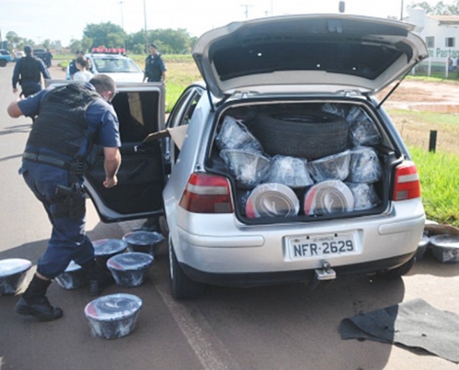 ApÃ³s perseguiÃ§Ã£o, homem Ã© flagrado com Golf lotado de auto-falantes