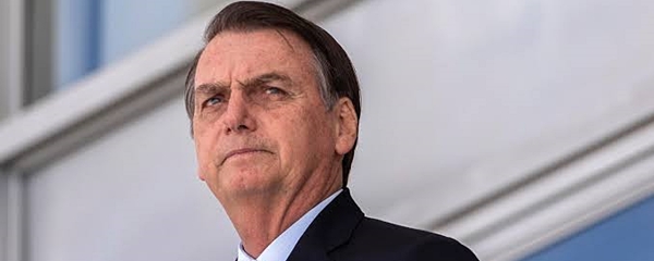 Jair Bolsonaro assina desfiliaÃ§Ã£o do PSL, diz advogado; partido reconduz Bivar Ã  presidÃªncia