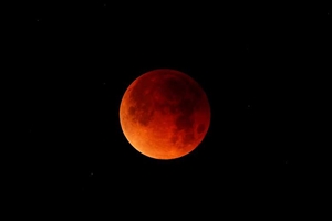 O mais longo eclipse lunar do sÃ©culo terÃ¡ lua de sangue na sexta-feira