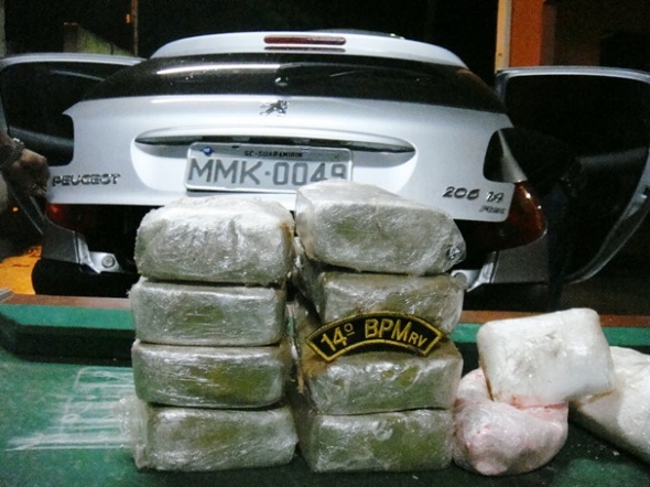 Carro Ã© abandonado com mais de 10 kg de drogas em Dourados