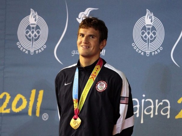 Nadador douradense conquista ouro no Rio
